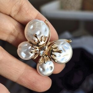 700 Elegant Gold and Pearl Butterfly Brooch